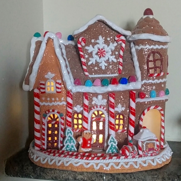 Large Lighted Gingerbread House Tower Castle - Picture 2 of 10